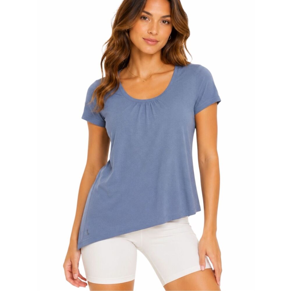 LOLË Blue Asymmetrical Hem Performance Top Short Sleeve Medium